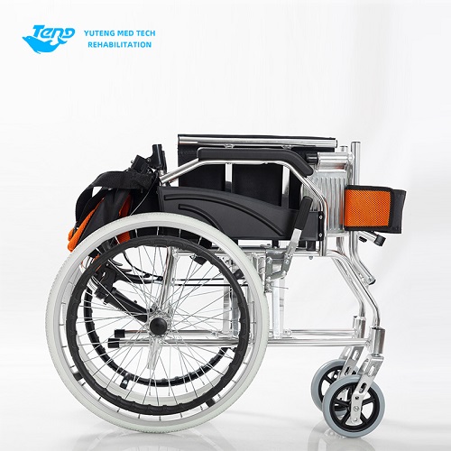 Yang lebih baik untuk orang tua, kerusi roda aluminium atau kerusi roda keluli