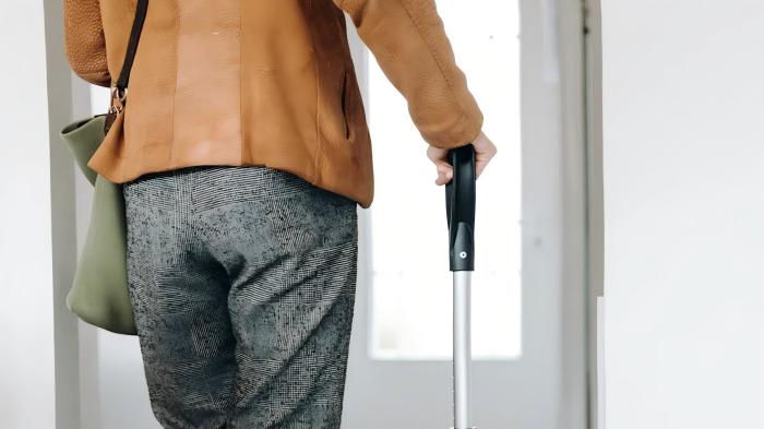 Apa yang Harus Anda Ketahui Sebelum Memilih Pengilang Stick Berjalan Aluminium